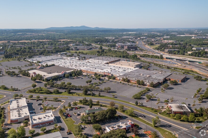 More Photos Of 5500 Buckeystown Pike, Frederick Department Store For Lease