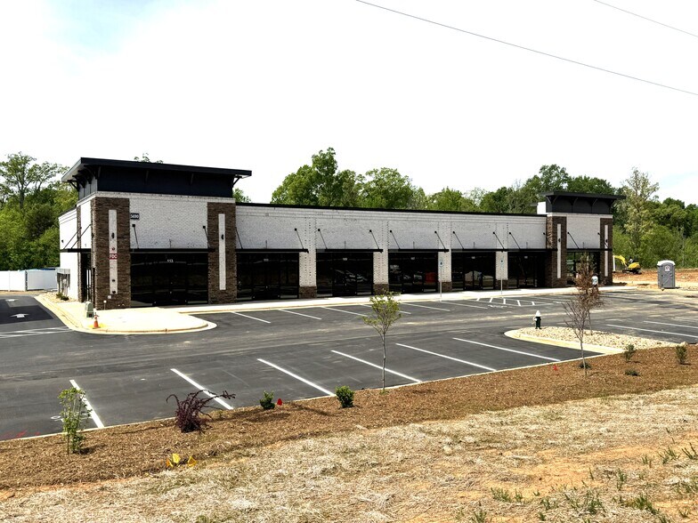 More Photos Of 5696 W Gate City Blvd, Greensboro Supermarket For Lease