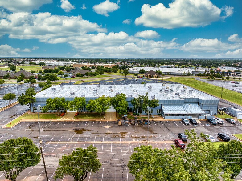 More Photos Of 7720 NW 85th Ter, Oklahoma City Office For Sale