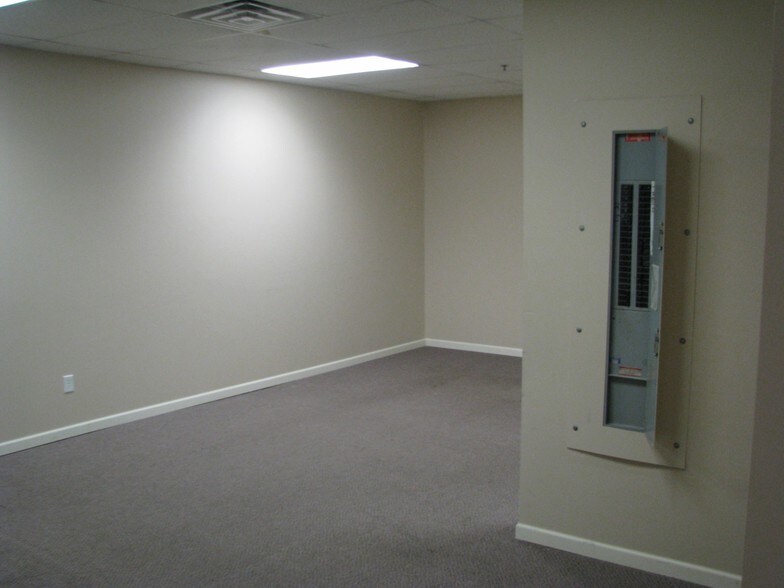 More Photos Of 310 N Wisconsin St, De Pere Unknown For Lease