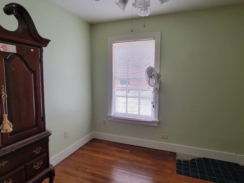 More Photos Of 2011 Binz St, Houston Apartments For Sale