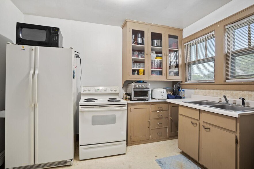 More Photos Of 2 University Ave W, Minot Apartments For Sale