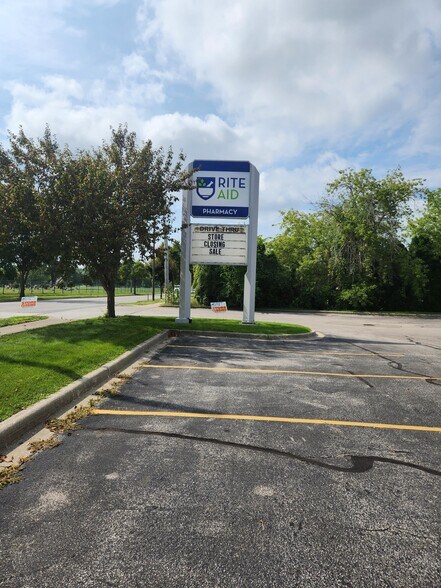 More Photos Of 3880 E Wilder Rd, Bay City Drugstore For Lease