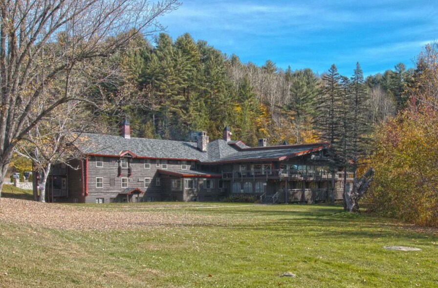 More Photos Of 1455 Ch Pierre-Péladeau, Sainte-adele Lodge Meeting Hall For Sale