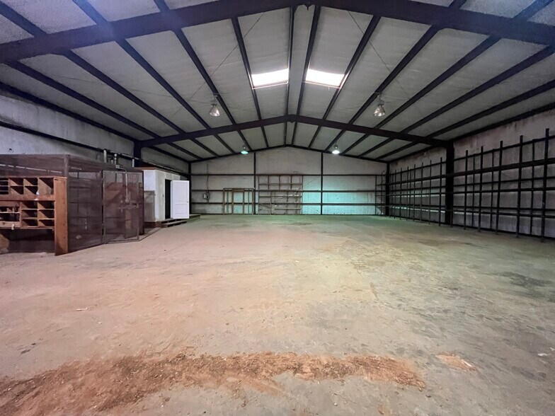 More Photos Of 11603 N Fm 2528, Lubbock Warehouse For Lease
