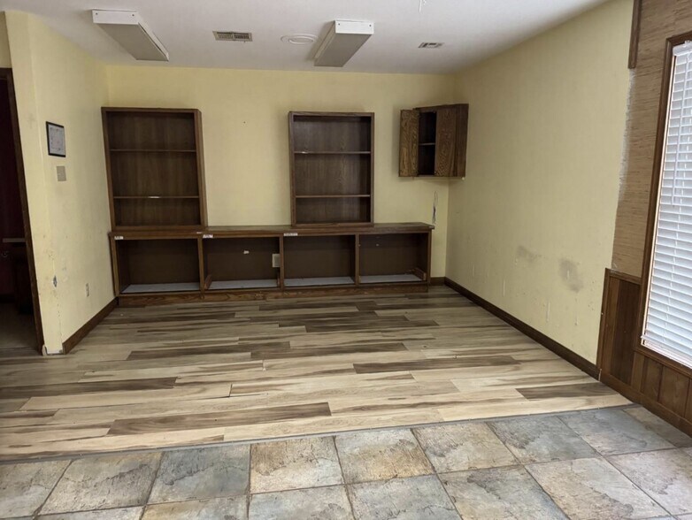 More Photos Of 2124 N 25th St, Waco Medical For Sale