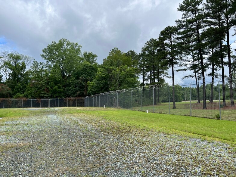 More Photos Of 13117 NC Highway 24/27, Robbins Warehouse For Lease