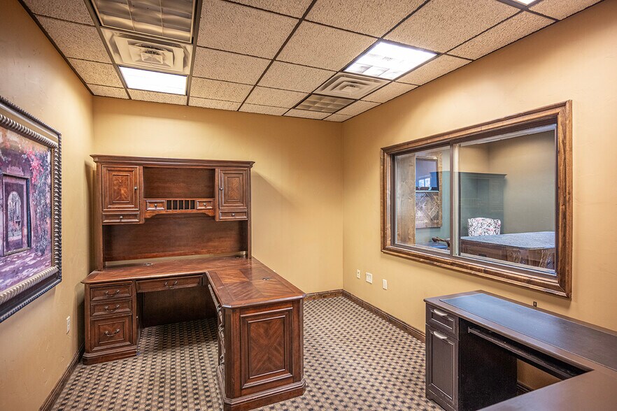 More Photos Of 5845 49th St, Lubbock Warehouse For Lease