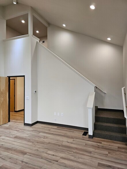 More Photos Of 4300-4310 Cherry Ave NE, Keizer Office For Lease