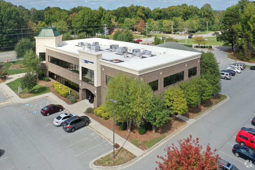 More Photos Of 1400 Eastchester Dr, High Point Office For Lease