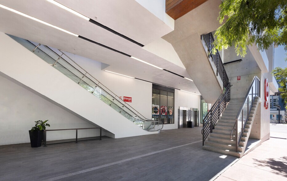 More Photos Of 1045 5th St, Miami Beach General Retail For Lease