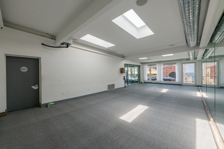 More Photos Of 3308 Highland Ave, Manhattan Beach Storefront Retail Office For Lease