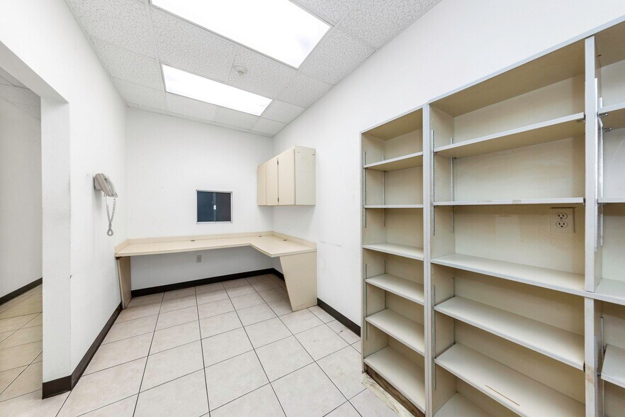 More Photos Of 655 N Indiana Ave, Englewood Medical For Sale
