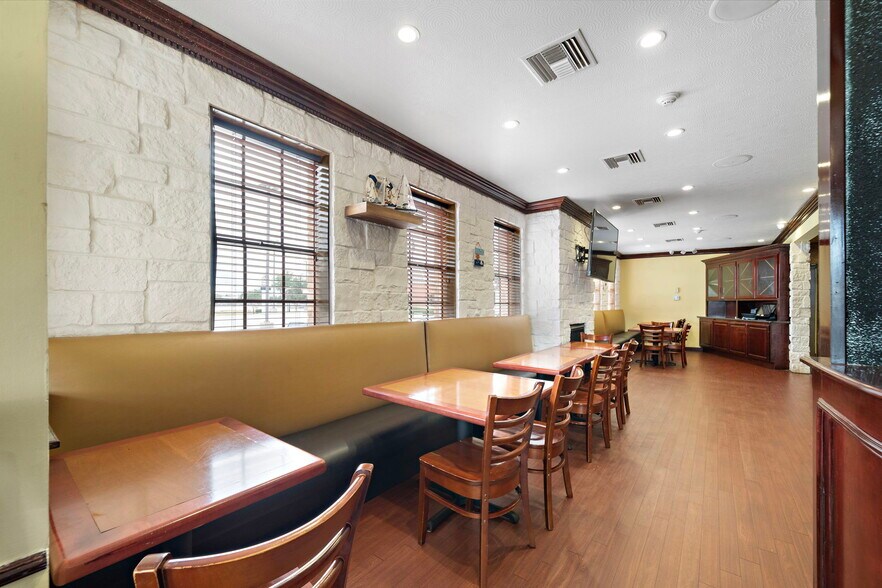 More Photos Of 2320 NASA Pky, Seabrook Restaurant For Sale