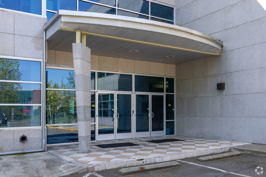 More Photos Of 125 130th St SE, Everett Medical For Sale