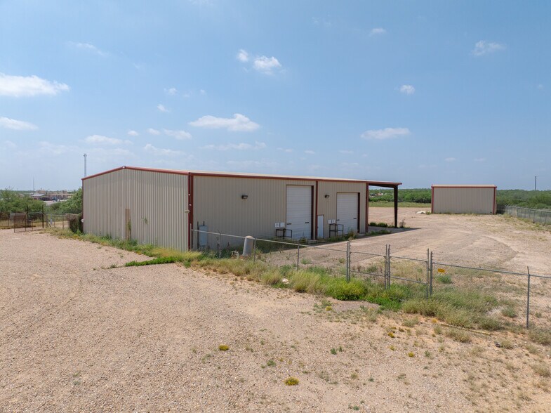 More Photos Of 3661 Fm 468, Cotulla Warehouse For Lease