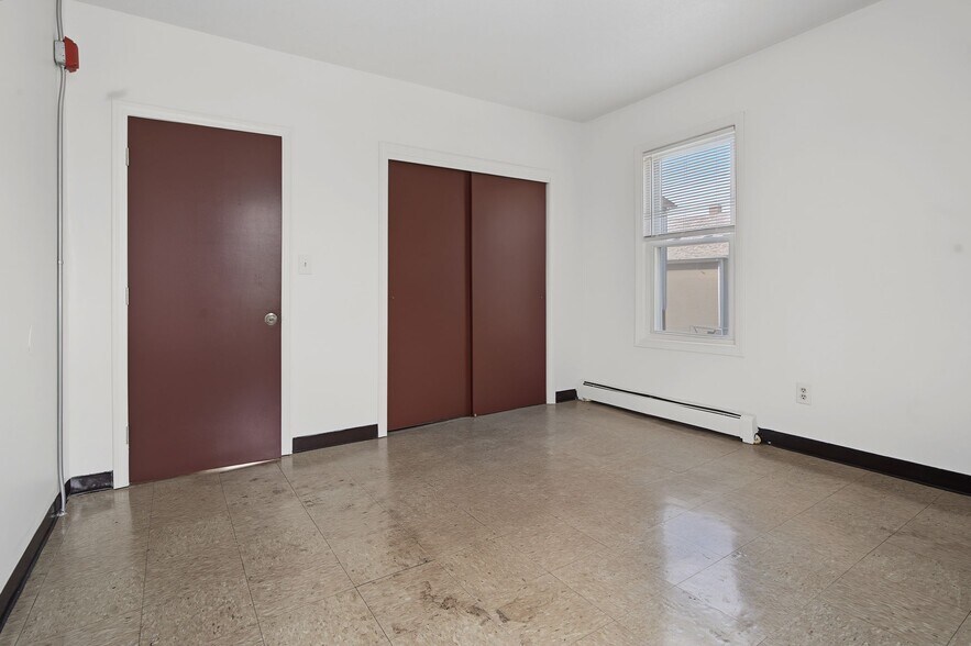 More Photos Of 471 Pond St, Woonsocket Apartments For Sale