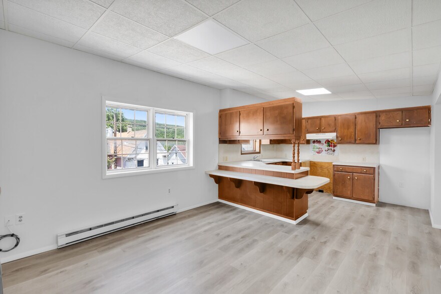 More Photos Of 110 W Ridge St, Lansford Apartments For Sale