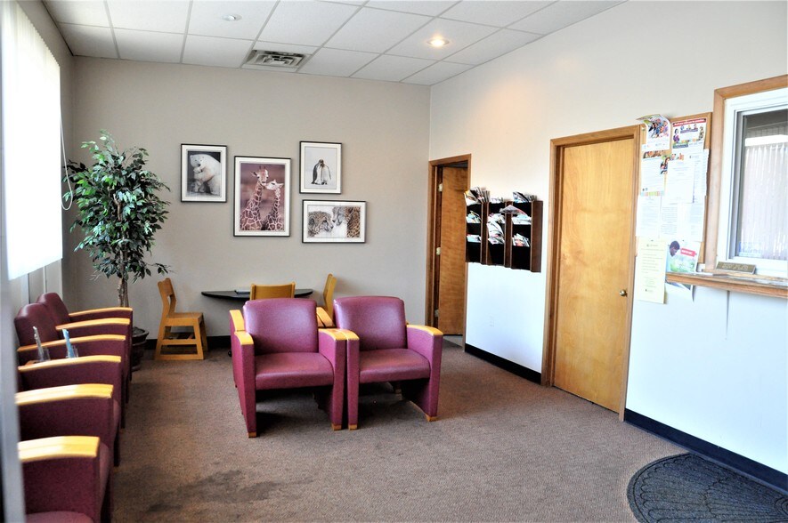 More Photos Of 1-19 E Pleasant St, Springfield Medical For Sale
