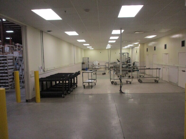 More Photos Of 2925 Walkent Ct, Grand Rapids Distribution For Lease