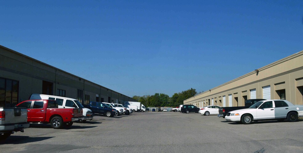 More Photos Of 209 River Hills Dr, Nashville Warehouse For Lease