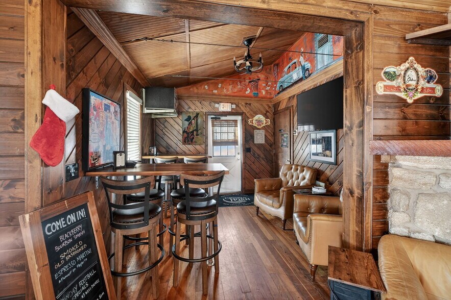 More Photos Of 314 Flagler Ave, New Smyrna Beach Storefront For Sale