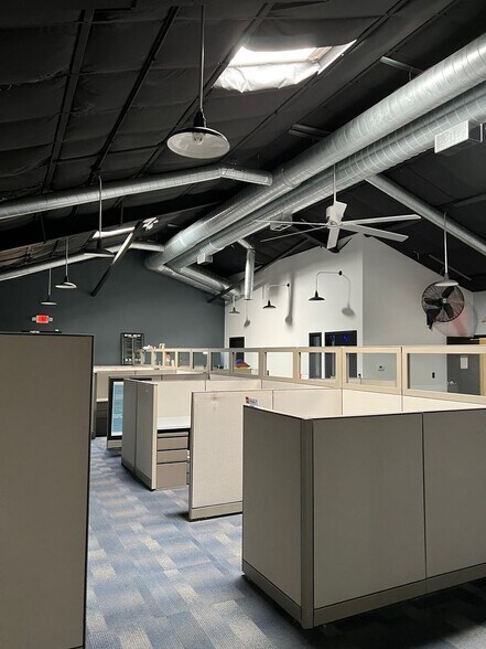 More Photos Of 5642 N 2nd St, Loves Park Office For Lease