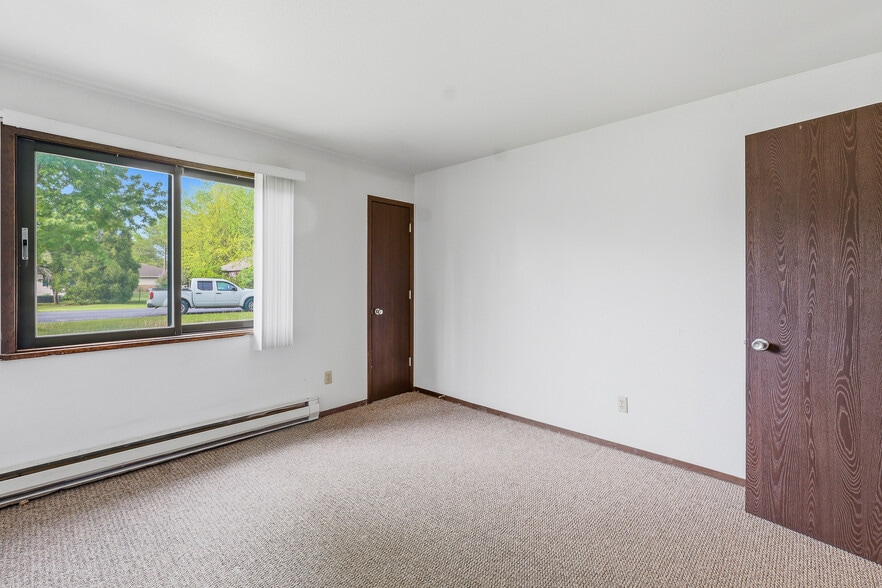 More Photos Of 228 Enterprise St, Stockbridge Apartments For Sale