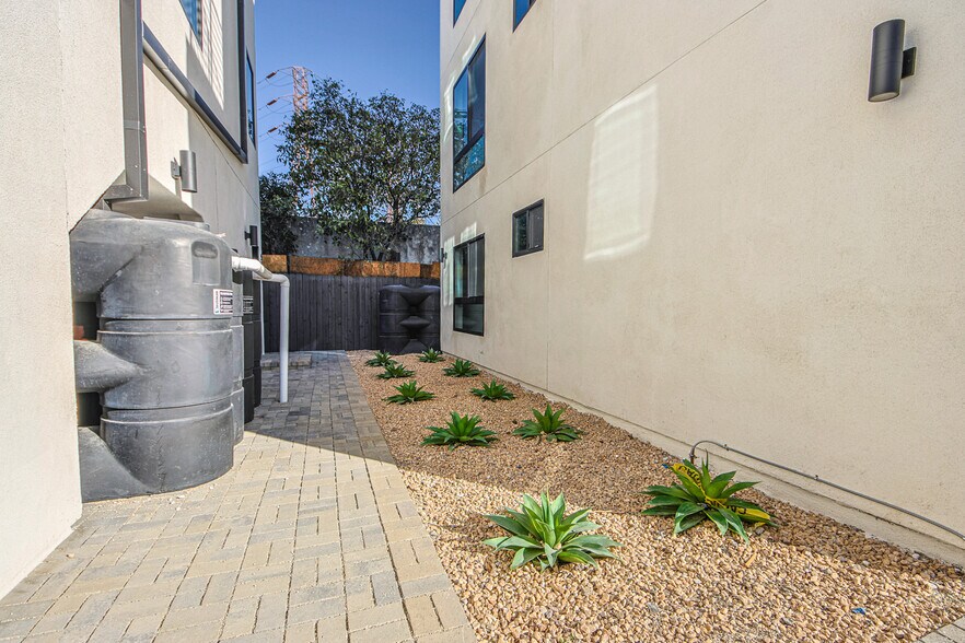 More Photos Of 5709 Auckland Ave, North Hollywood Apartments For Sale