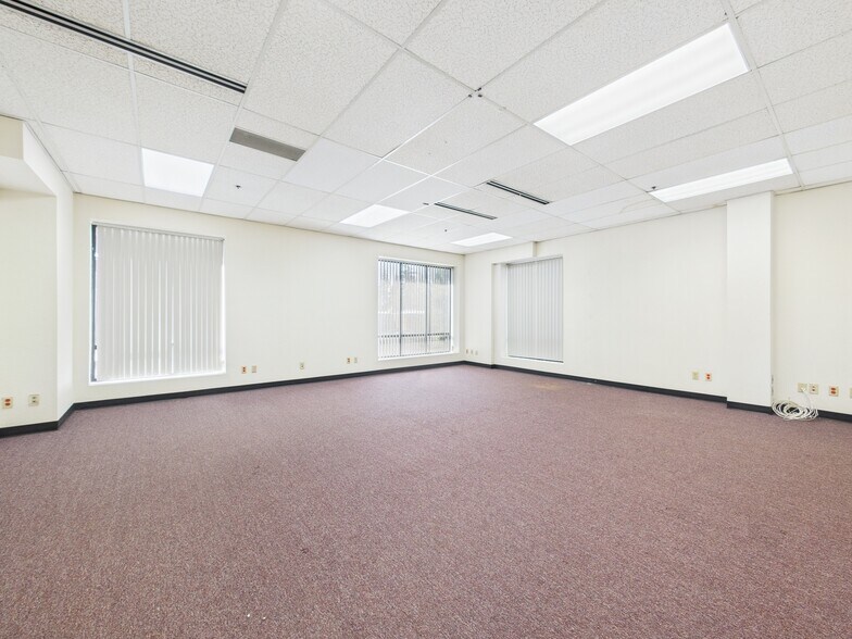 More Photos Of 4500 3rd Ave SE, Lacey Office For Sale