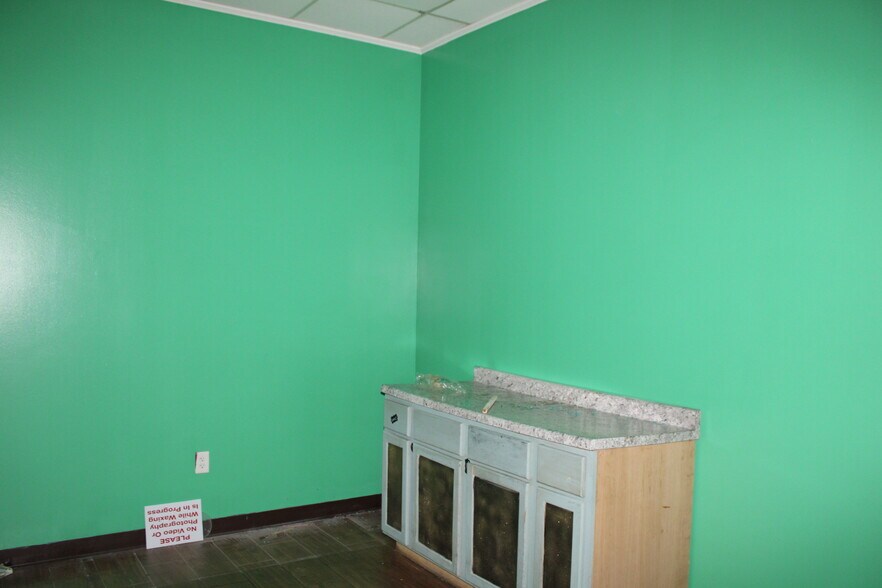 More Photos Of 865 Vann Dr, Jackson General Retail For Lease