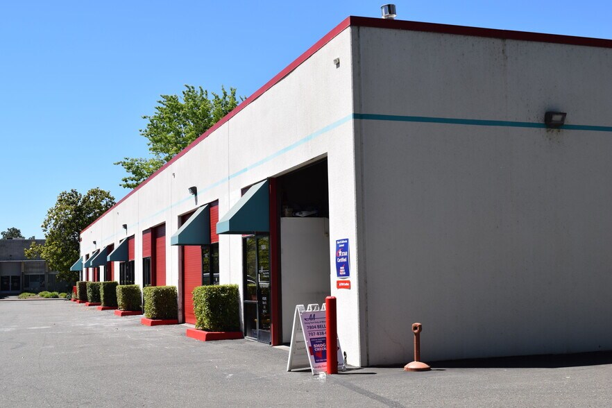 More Photos Of 7790-7820 Bell Rd, Windsor Warehouse For Sale