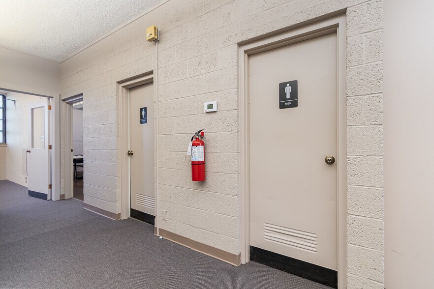More Photos Of 334 S Water St, Saginaw Office For Sale