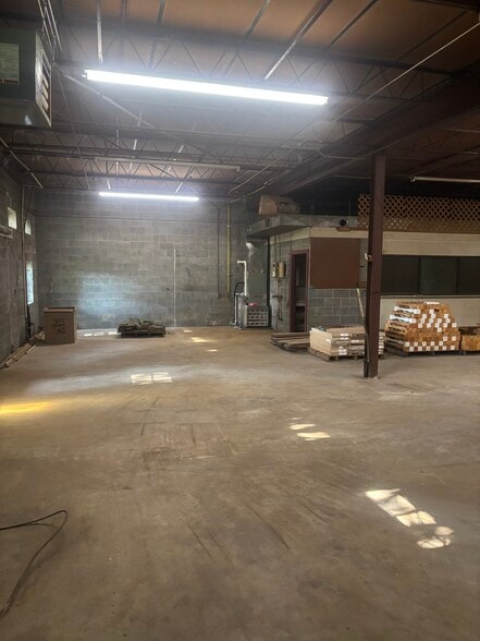 More Photos Of 1715 Shelton Ave, Statesville Light Manufacturing For Lease