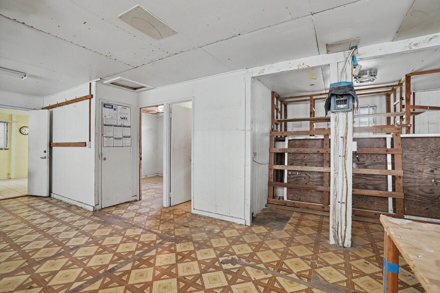 More Photos Of 748 Gulick Ave, Honolulu Office For Sale