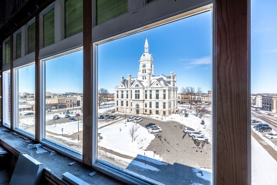 More Photos Of 11 E Church St, Marshalltown Unknown For Sale