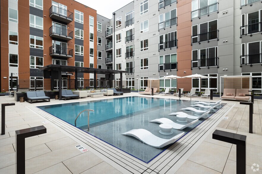 More Photos Of The Shoppes on Central Avenue, Clayton Apartments For Lease