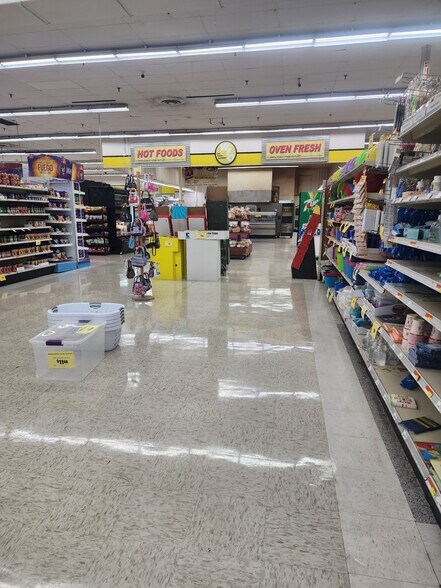 More Photos Of 4839-4925 Jonesboro Rd, Forest Park Storefront For Lease