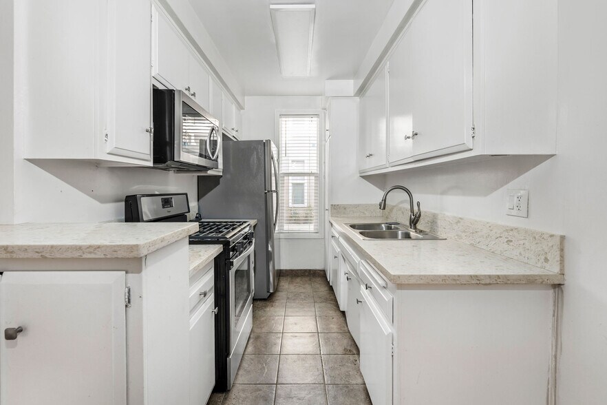 More Photos Of 423 N Harvard Blvd, Los Angeles Apartments For Sale