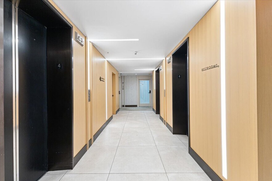 More Photos Of 1110 Brickell Ave, Miami Office For Sale
