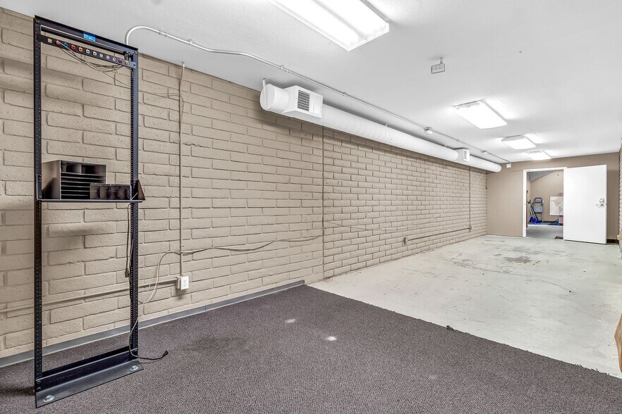 More Photos Of 78 W Ray Rd, Chandler Convenience Store For Lease