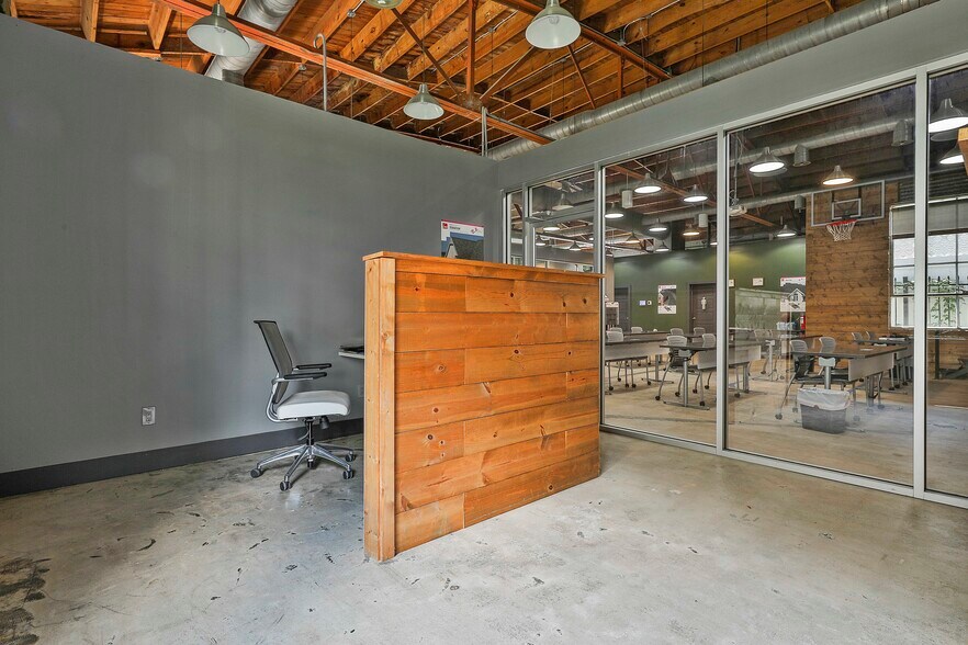 More Photos Of 147 Jackson St, Newnan Freestanding For Lease