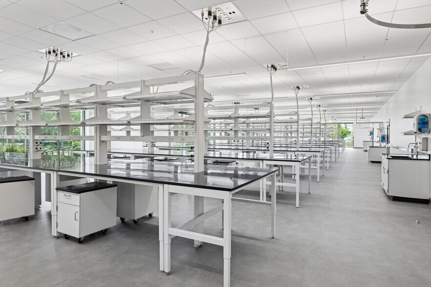 More Photos Of 1091 Industrial Rd, San Carlos Research And Development For Lease