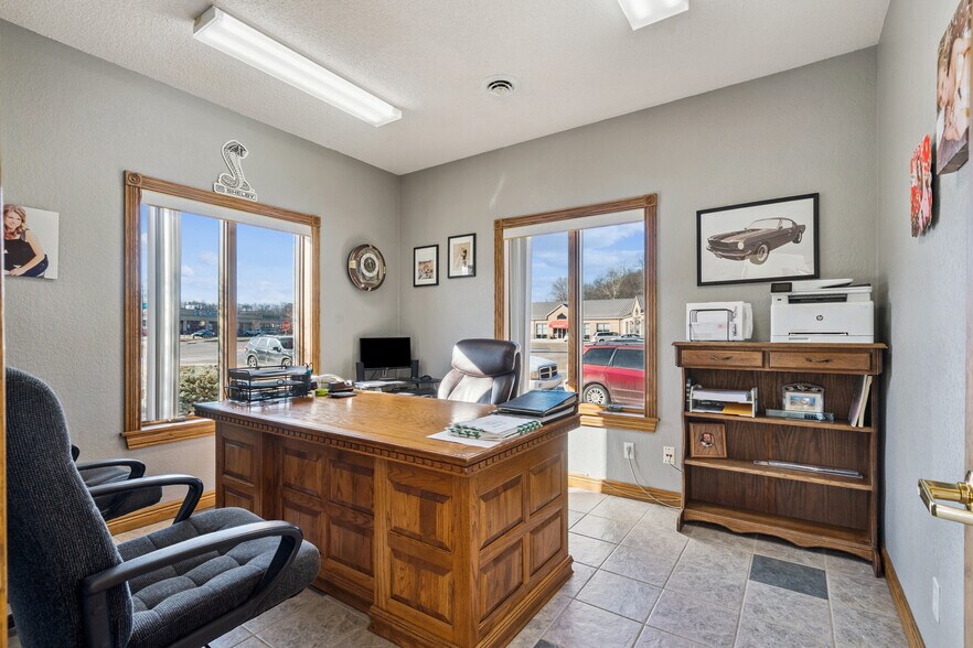 More Photos Of 702 Short St, Decorah Office For Sale