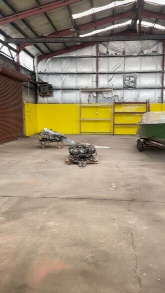 Primary Photo Of 50 Drummond Ave, Hubbard Warehouse For Lease
