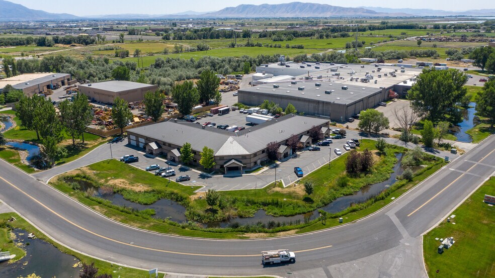 More Photos Of 1195 N Spring Creek Pl, Springville Showroom For Lease