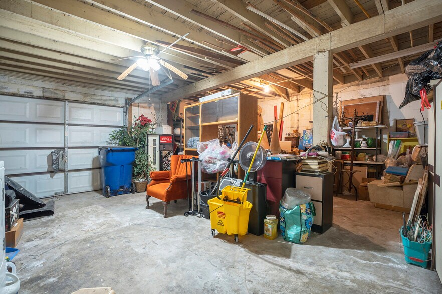 More Photos Of 512 N Logan St, Texas City Freestanding For Sale