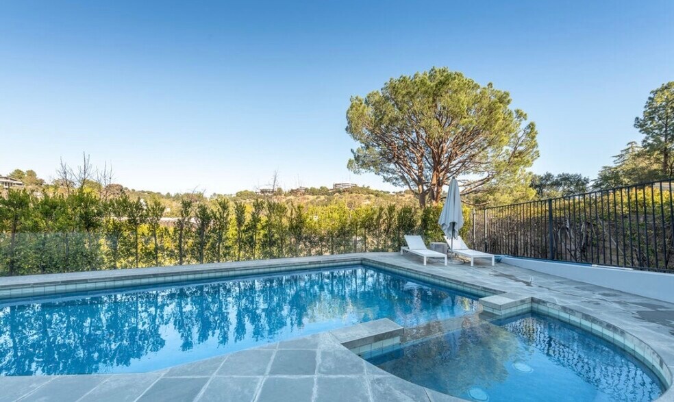 More Photos Of 12148 Travis St, Los Angeles Healthcare For Lease