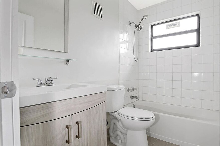 More Photos Of 2638 Lake Dr, Riviera Beach Apartments For Sale