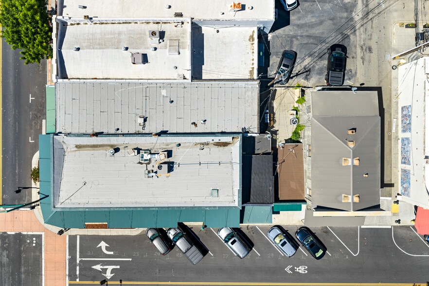 More Photos Of 505-678 Lincoln Blvd, Lincoln Storefront For Sale